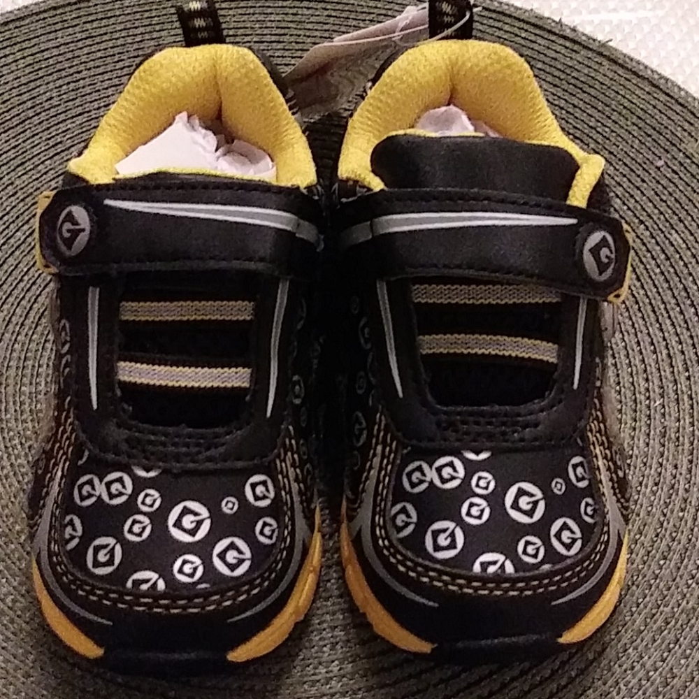 Minions kids shoes size 7
